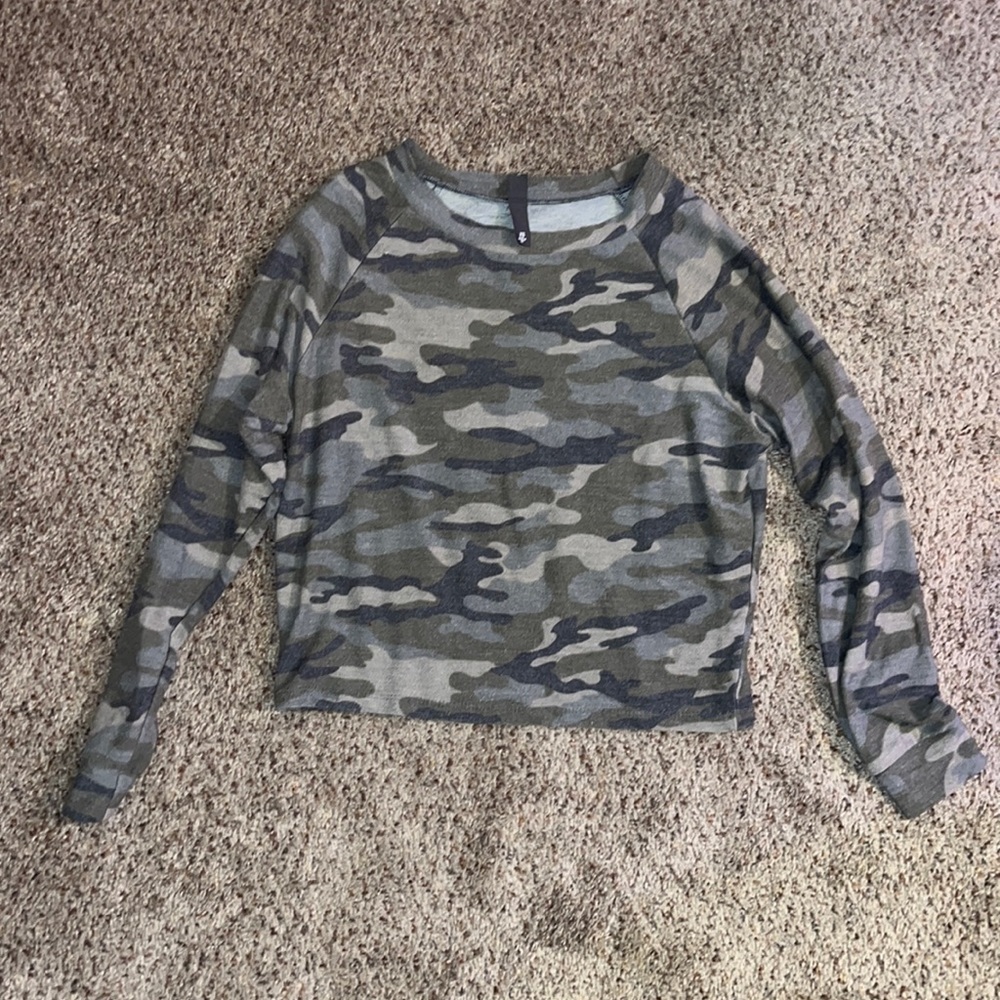 ALYA camo long sleeve top